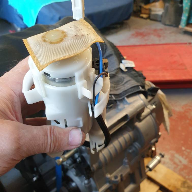 08-12 Daytona 675 fuel pump filter replacement | 675.cc • Triumph 675 Forum