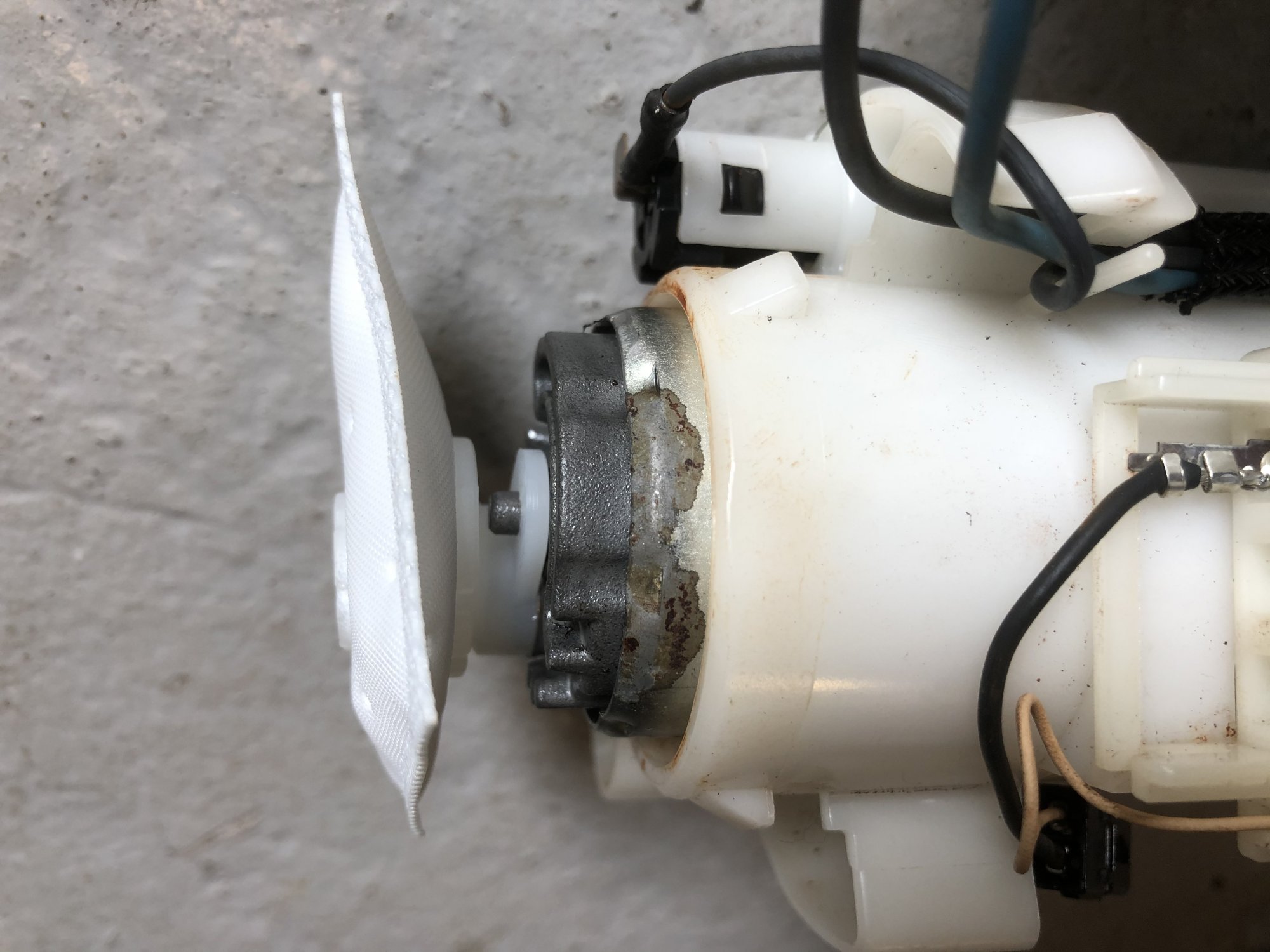 08-12 Daytona 675 fuel pump filter replacement | 675.cc • Triumph 675 Forum