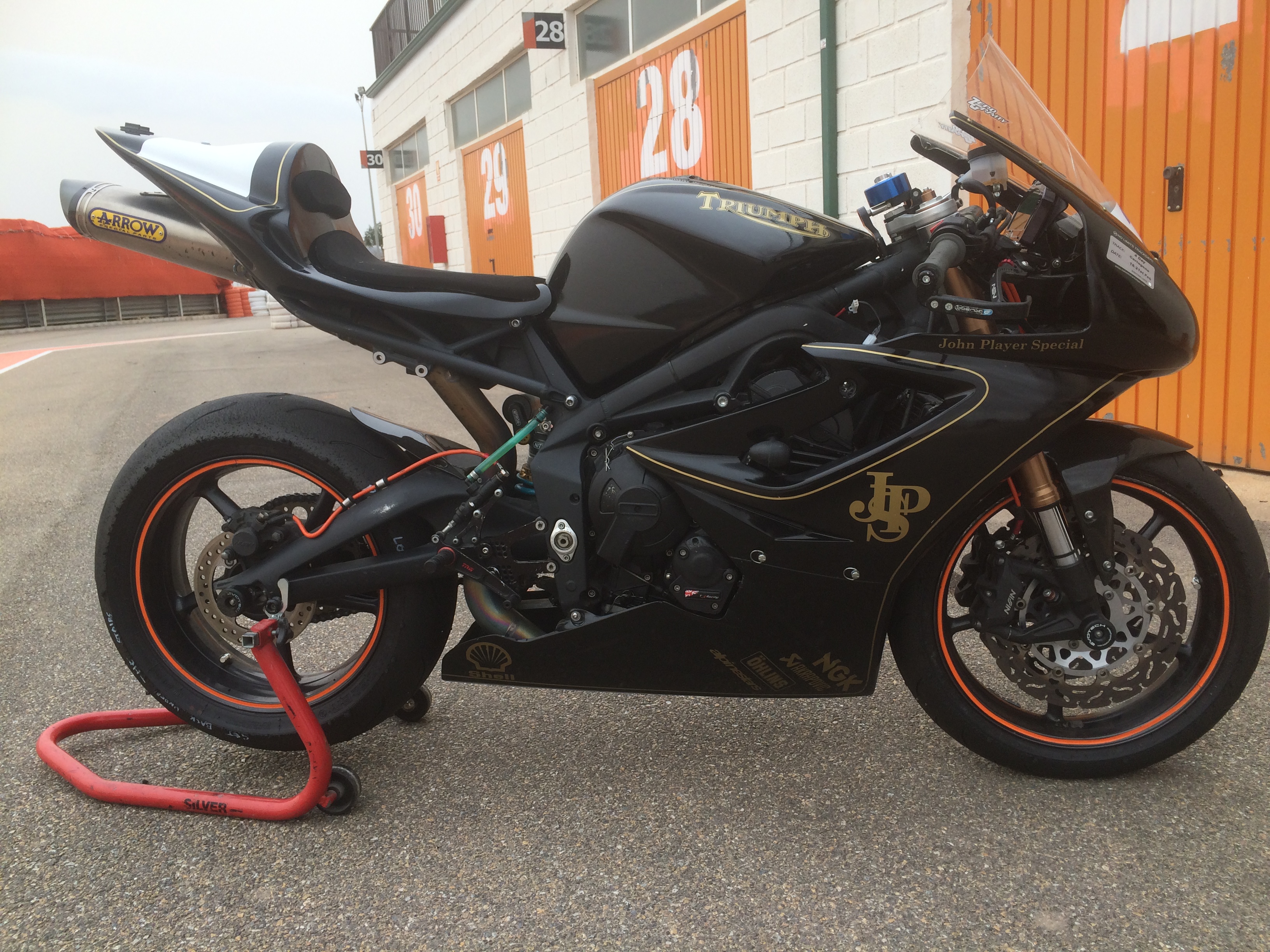 daytona 675 bike