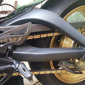 Carbon rear end